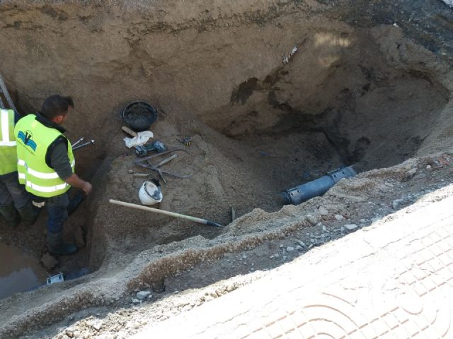 El Ayuntamiento solicita a la Mancomunidad de Canales del Taibilla la sustitución de la tubería que abastece a varios barrios de Puerto Lumbreras por el gran perjuicio que supone a la población - 2, Foto 2