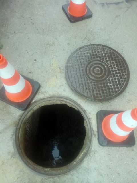 Aguas de Lorca retira un colchón que obstruía la red de aguas pluviales - 2, Foto 2