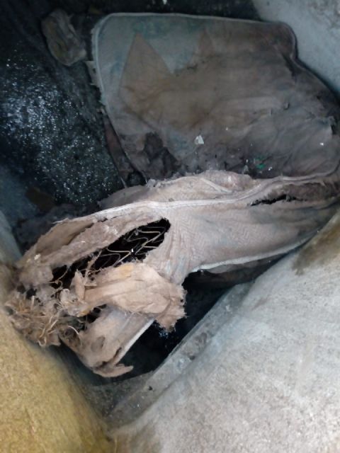 Aguas de Lorca retira un colchón que obstruía la red de aguas pluviales - 3, Foto 3