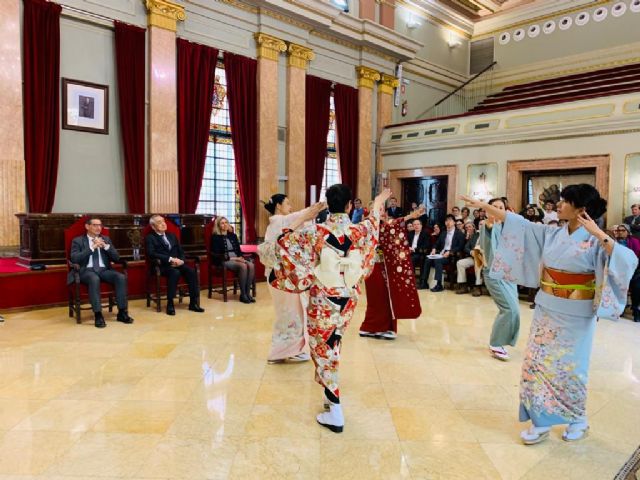 El Ayuntamiento cierra el Festival de la Cultura Japonesa de la UMU con danza y demostraciones de este arte milenario - 2, Foto 2