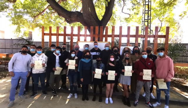 19 jóvenes obtienen el certificado de las acciones formativas de carrocería de vehículos y servicios auxiliares de peluquería - 1, Foto 1