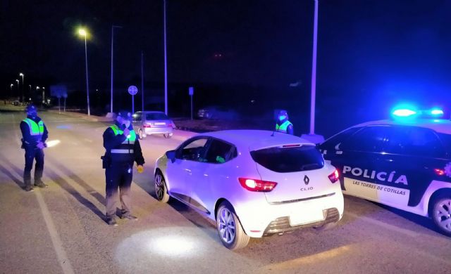 La Policía Local detiene a tres individuos por presuntos delitos de robo con fuerza y contra la seguridad vial - 1, Foto 1