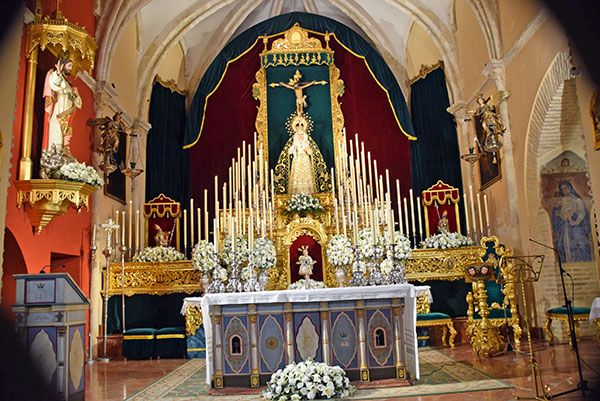 Altar efímero cultos de la Hermandad de la Vera-cruz de Alcalá del Río - 1, Foto 1