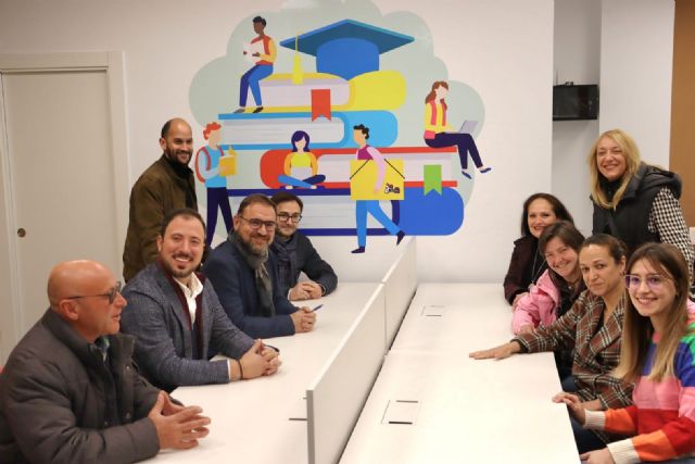 El alcalde de Lorca inaugura la nueva sala de estudio 24 horas en el barrio de La Viña con capacidad para 28 estudiantes y acceso mediante tarjeta - 2, Foto 2