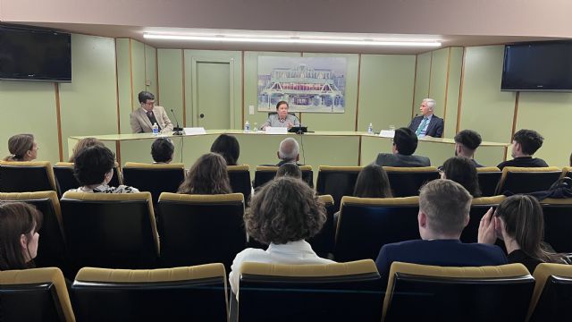 La Asamblea Regional acoge una conferencia sobre la Jefatura del Estado en España - 2, Foto 2