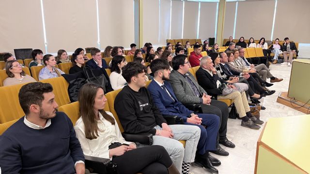 La Asamblea Regional acoge una conferencia sobre la Jefatura del Estado en España - 3, Foto 3