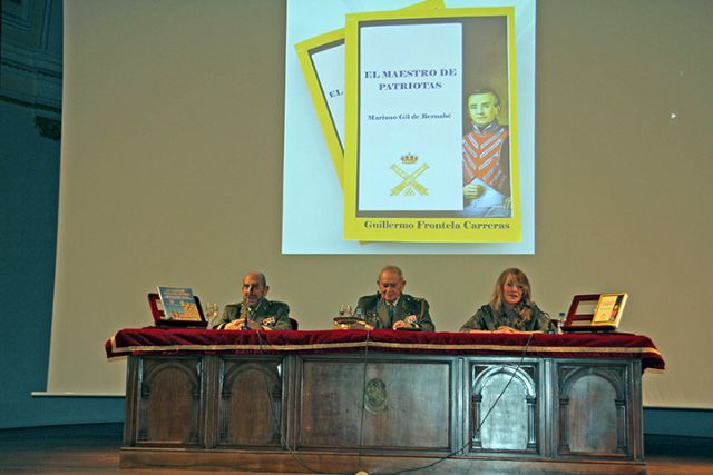 Cultura. Sevilla . En el incomparable marco del Teatro del Palacio de la Capitanía General de Sevilla, se celebró el acto de presentación de los dos últimos libros del Coronel D. Guillermo Frontela Carreras - 1, Foto 1