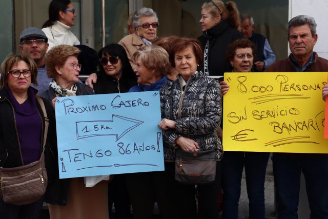 El PSOE de Lorca apoya las movilizaciones vecinales contra el cierre bancario en La Viña, San Antonio y Alfonso X - 2, Foto 2