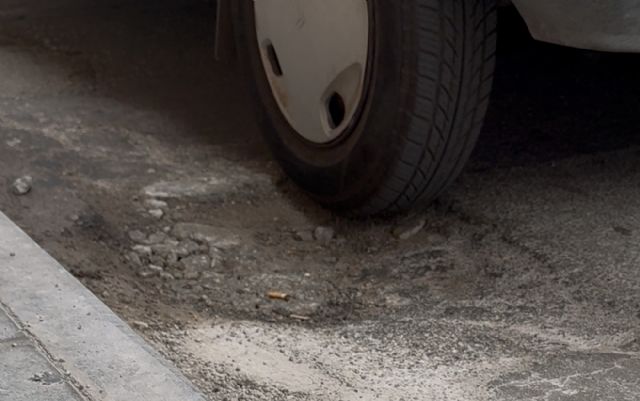 Sáez: La calle Jovellanos necesita que se arreglen los socavones de forma urgente y el asfaltado completo - 1, Foto 1