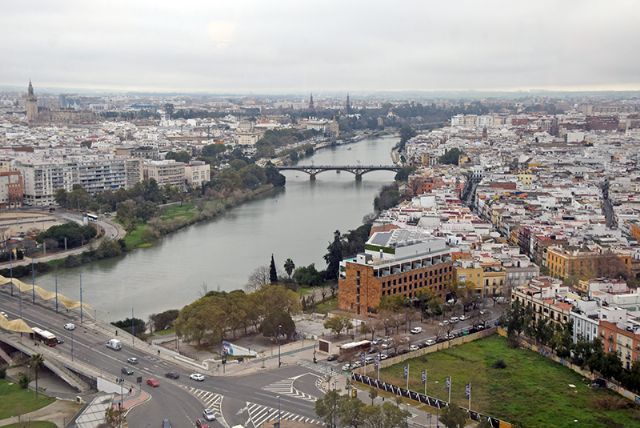 La Casa de Extremadura lleva su máximo honor hasta el cielo de Sevilla - 4, Foto 4
