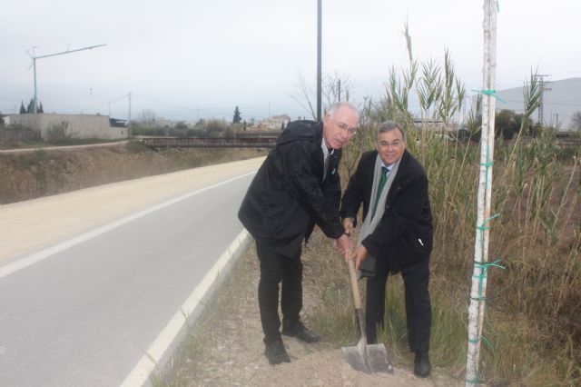 Ayuntamiento de Murcia y Estrella de Levante cumplen con el compromiso por la sostenibilidad del Medio Ambiente plantando más de 100 árboles en el entorno del Río Segura - 2, Foto 2