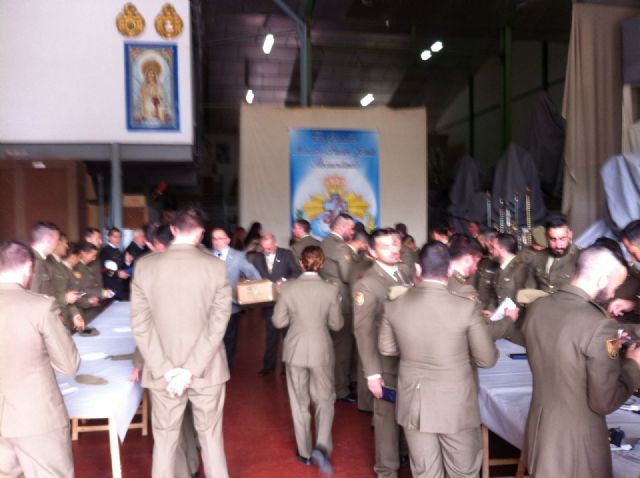 Visita del Piquete de artillería a la Cofradía de NP Jesus Reducitado - 2, Foto 2