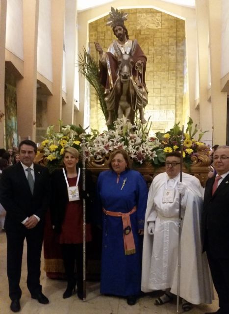 La consejera Noelia Arroyo asiste a la procesión del Domingo de Ramos de Alcantarilla - 2, Foto 2