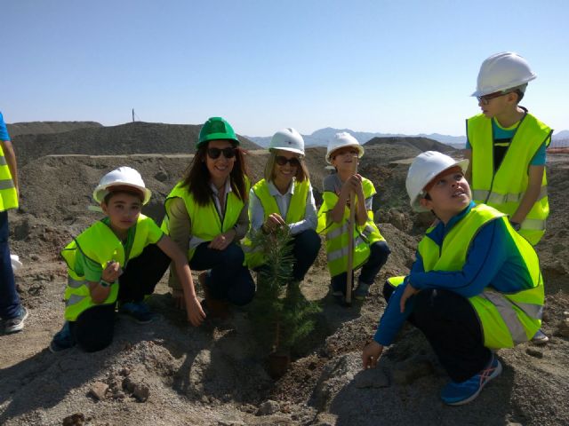 Plantación de árboles con motivo del Día Mundial Forestal - 1, Foto 1