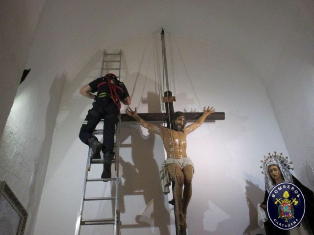 Bomberos de Cartagena participan en la bajada del Cristo del Socorro en la Parroquia de Santo Domingo - 1, Foto 1