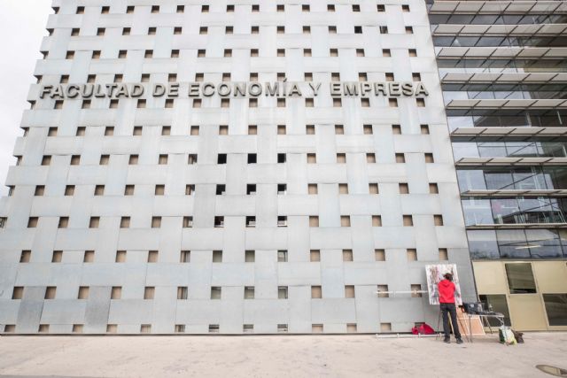 La facultad de Economía y Empresa de la UMU se llena de arte con el I Certamen de Pintura Rápida - 1, Foto 1