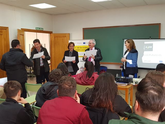 Clausura de los Talleres de Emprendimiento impartidos por AMUSAL al alumnado de los Programas Mixtos de Empleo y Formación en Molina de Segura - 1, Foto 1