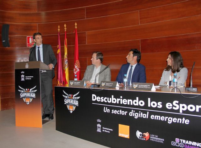 El director general de Informática participa en la presentación de la final de la Liga de Videojuegos Profesional - 1, Foto 1