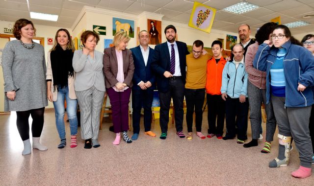 Fernando López Miras visita el Centro de Día de la Asociación para la Atención Integral a Personas con Síndrome de Down, Asido-Cartagena - 2, Foto 2