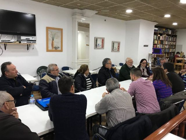 Los vecinos muestran a MC su hartazgo por décadas de abandono de PP y PSOE en materia de salud pública - 1, Foto 1