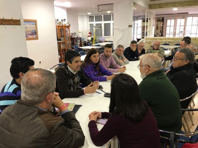 Los vecinos muestran a MC su hartazgo por décadas de abandono de PP y PSOE en materia de salud pública - 3, Foto 3