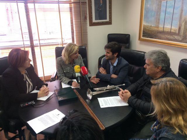 Recepción en el Ayuntamiento de Molina de Segura al alumno del Conservatorio Profesional de Música Adrián Bibiano Hernández Meseguer, Premio Extraordinario de Enseñanzas Artísticas Profesionales de la Región de Murcia - 2, Foto 2