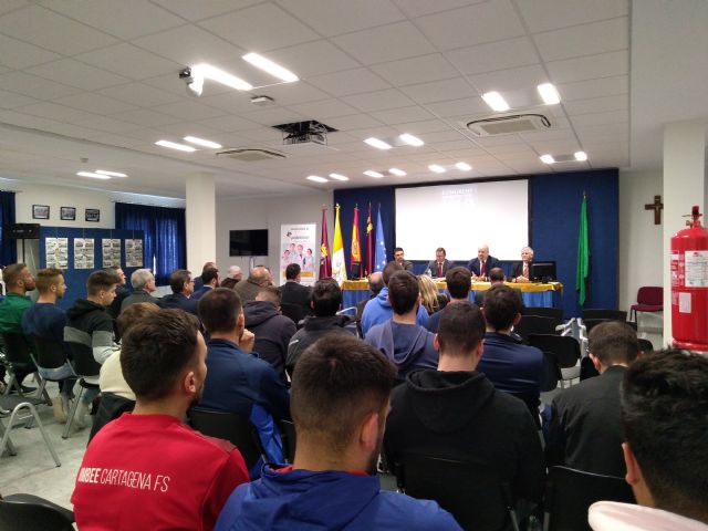 Los avances técnicos en medicina deportiva y un posible carnet para prevenir la violencia, en el Congreso del Efesé - 3, Foto 3