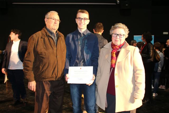Dos alumnos de Alhama reciben el premio extraordinario de ESO y Bachillerato, Foto 8