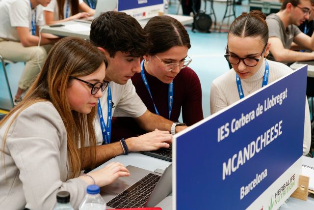 VIII Informe Young Business Talents - 2, Foto 2