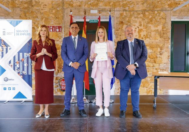 El Alcalde Serrano entrega los diplomas a los 92 desempleados menores de 30 años que han participado en Programas Mixtos de Empleo y Formación de Garantía Juvenil - 2, Foto 2