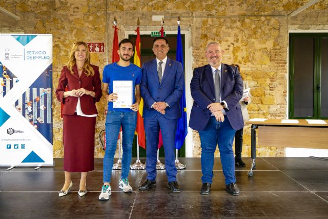 El Alcalde Serrano entrega los diplomas a los 92 desempleados menores de 30 años que han participado en Programas Mixtos de Empleo y Formación de Garantía Juvenil - 4, Foto 4