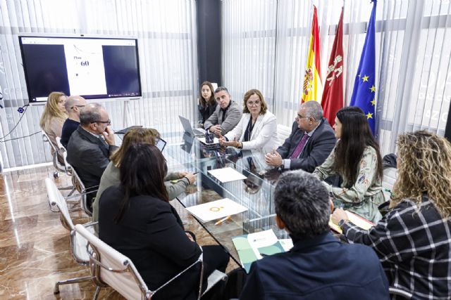 El Gobierno regional presenta un servicio de atención personalizada para mayores de 60 años - 1, Foto 1