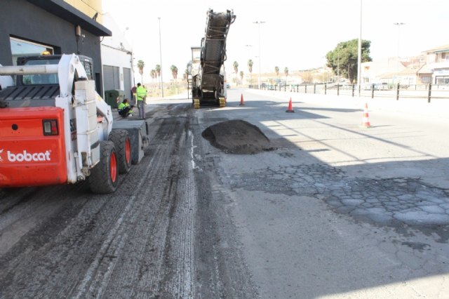 Comienzan los trabajos de reposición de asfalto sobre más de 16.000 metros cuadrados en diferentes zonas del casco urbano, El Paretón y caminos rurales