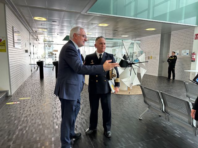 Visita del Delegado de Defensa - 1, Foto 1