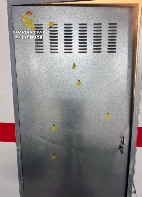 La Guardia Civil detiene a dos violentos y experimentados delincuentes que dispararon contra varios vecinos en San Pedro del Pinatar - 1, Foto 1