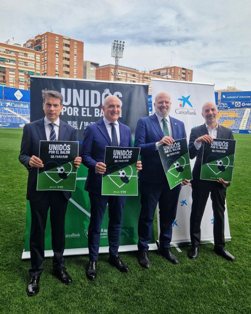 CaixaBank y el UCAM Murcia C.F. presentan la actividad 'Unidos por el balón' en la que participarán más de 300 niños - 1, Foto 1