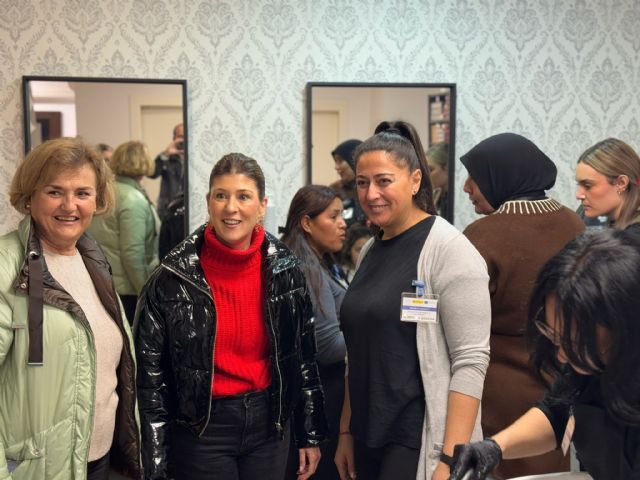 Ocho lorquinos se forman en servicios auxiliares de peluquería gracias al programa Activa-T puesto en marcha por el Ayuntamiento - 1, Foto 1