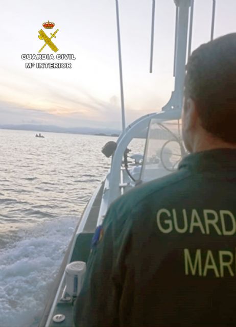 La Guardia Civil intercepta a un hombre tripulando ebrio una embarcación semirrigida en aguas de La Azohía-Cartagena - 1, Foto 1