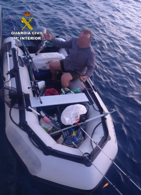 La Guardia Civil intercepta a un hombre tripulando ebrio una embarcación semirrigida en aguas de La Azohía-Cartagena - 2, Foto 2