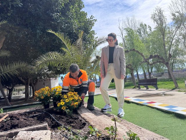 Puerto Lumbreras inicia la preparación de El Puerto en Flor con la decoración de parques, jardines y espacios públicos del municipio - 1, Foto 1