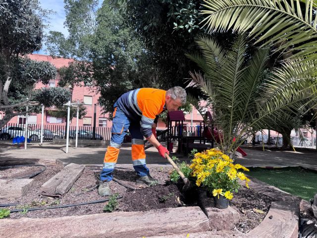 Puerto Lumbreras inicia la preparación de El Puerto en Flor con la decoración de parques, jardines y espacios públicos del municipio - 2, Foto 2