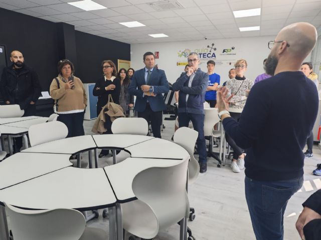 Educación inaugura una nueva Aula de Tecnología Aplicada en el IES Villa de Abarán - 1, Foto 1