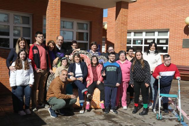 La alcaldesa reafirma el compromiso municipal con las viviendas y centro de día que Asido construye en El Bohío en una parcela municipal - 1, Foto 1