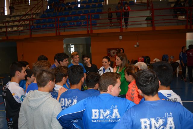 El Club de Balonmano Águilas recibe la visita de la alcaldesa de la localidad - 2, Foto 2