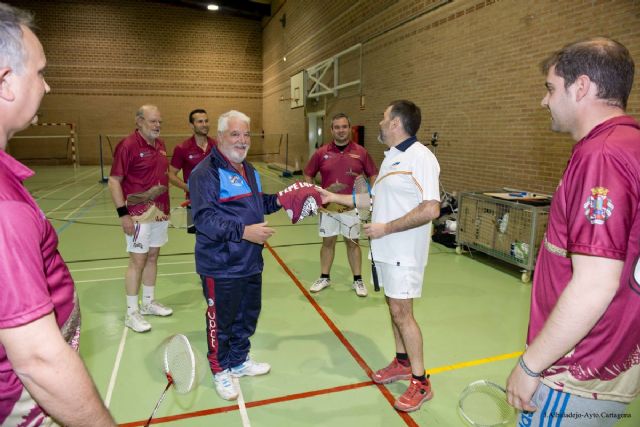 El alcalde y el concejal de Deportes entrenan con el Club Bádminton Cartagena - 1, Foto 1