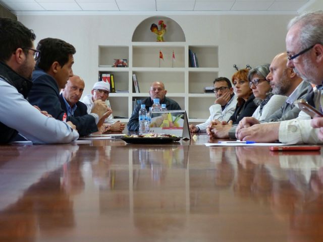 IU promoverá el apoyo de diputados y senadores de la circunscripción al nuevo matadero de Lorca - 1, Foto 1