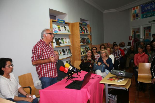 Floren Dimas y Alfonso Cayuela, investigadores de la memoria histórica, disertan en una charla sobre la represión política y las cárceles de Totana tras la Guerra Civil, Foto 7