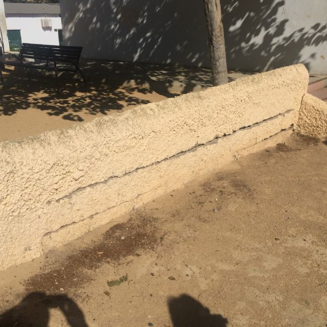 El PSOE exige el arreglo del jardín de Los Almendros, en La Alberca, abandonado desde su construcción con fondos del Plan E - 1, Foto 1