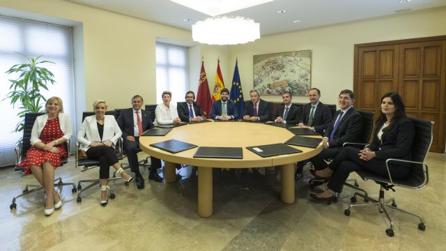 López Miras resalta la capacidad del nuevo Consejo de Gobierno para dar el impulso definitivo al año más importante de la historia reciente de la Región - 1, Foto 1