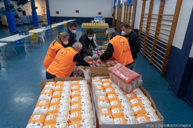 Más de un centenar de voluntarios se encargan del funcionamiento del Operativo de Emergencia Social - 1, Foto 1